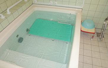 浴そうへのまたぎ動作、浴そう内での座位保持を安全に（問題解決のポイント）